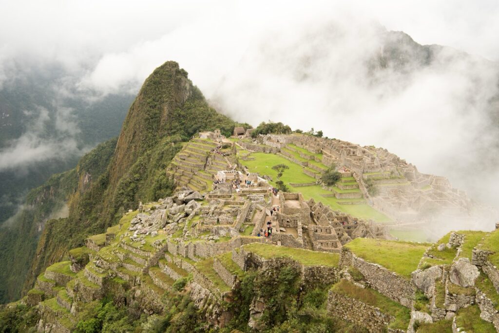Machu Picchu Zitadelle im Nebel, Urubamba-Tal, Peru